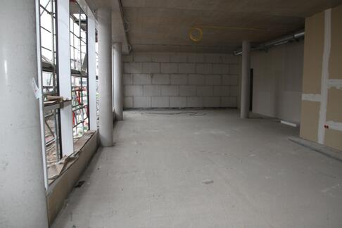 Und hier der Saal des Familienzentrums mit viel Platz zum Spielen und Beisammen sein. Wenn wir dann erstmal eingezogen sind, wird hier das Leben toben.